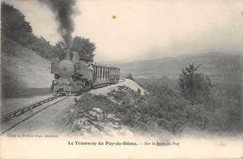 Carte postale ancienne Le Tramway Du Puy De Dome Sur Le Flanc Du Puy