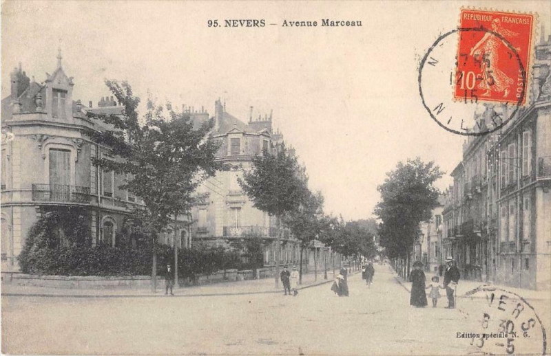 Carte postale ancienne Nevers Avenue Marceau à Nevers