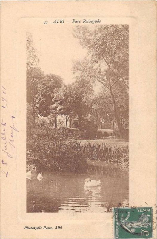 Carte postale ancienne Albi Parc Rochegude à Albi