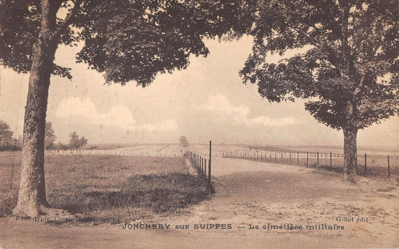 Carte postale ancienne Jonchery Sur Suippes Le Cimetiere Militaire à Suippes