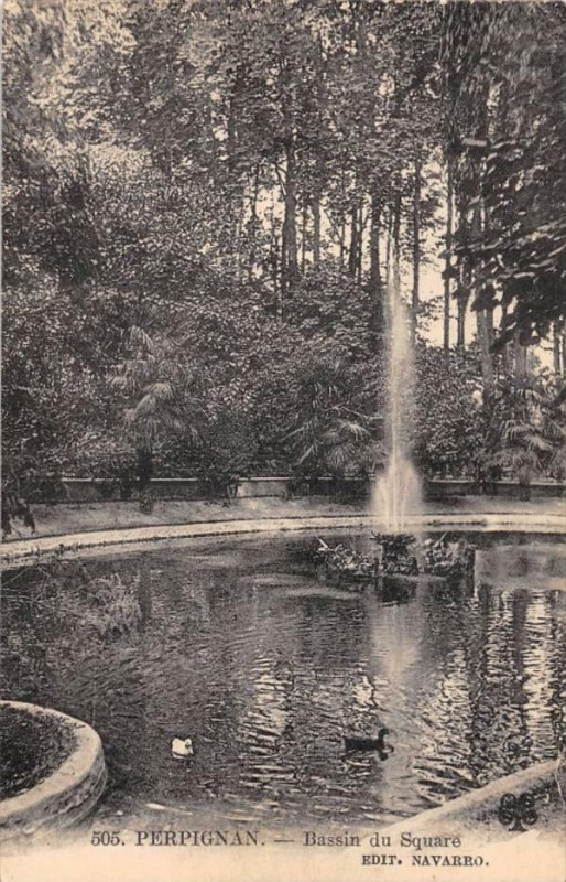 Carte postale ancienne Perpignan Bassin Du Square à Perpignan