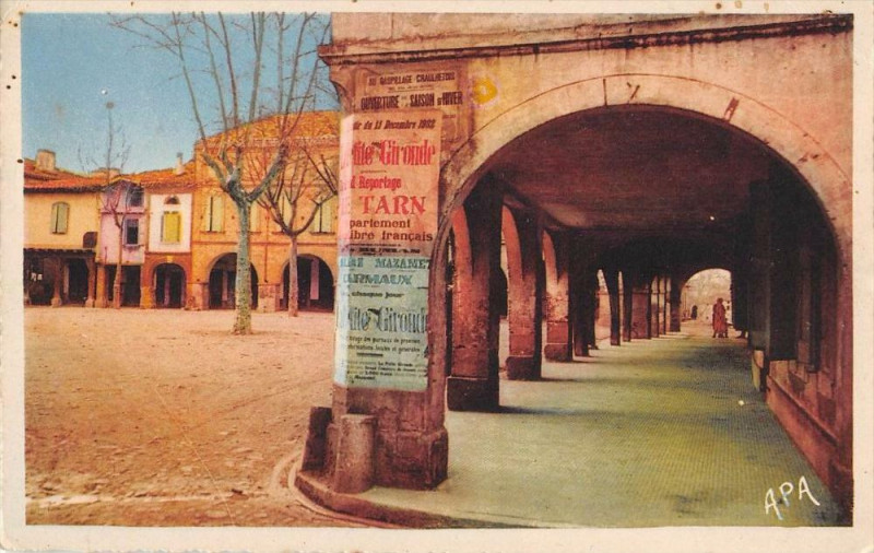 Carte postale ancienne Briatexte Les Arcades De La Place Du Marche à Briatexte