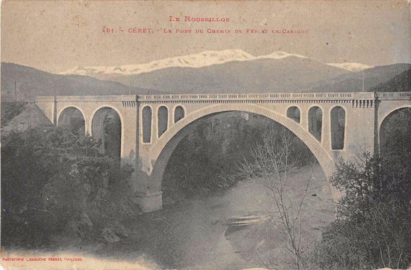 Carte postale ancienne Ceret Le Pont Du Chemin De Fer Et Le Casino à Céret