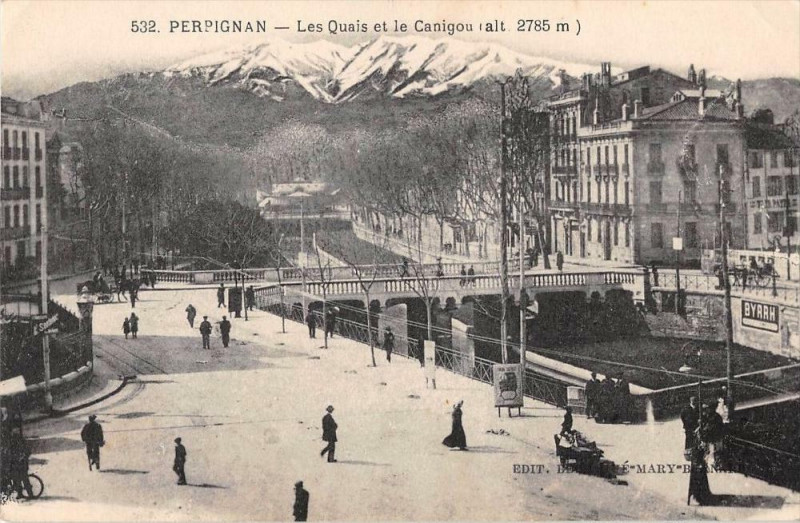 Carte postale ancienne Perpignan Les Quais Et Le Canigou à Perpignan