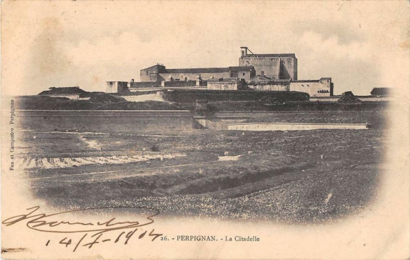 Carte postale ancienne Perpignan La Citadelle (dos non divisé) à Perpignan