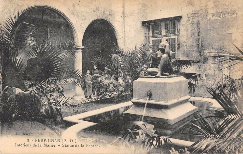 Carte postale ancienne Perpignan Interieur De La Mairie Statue De La Pensee à Perpignan