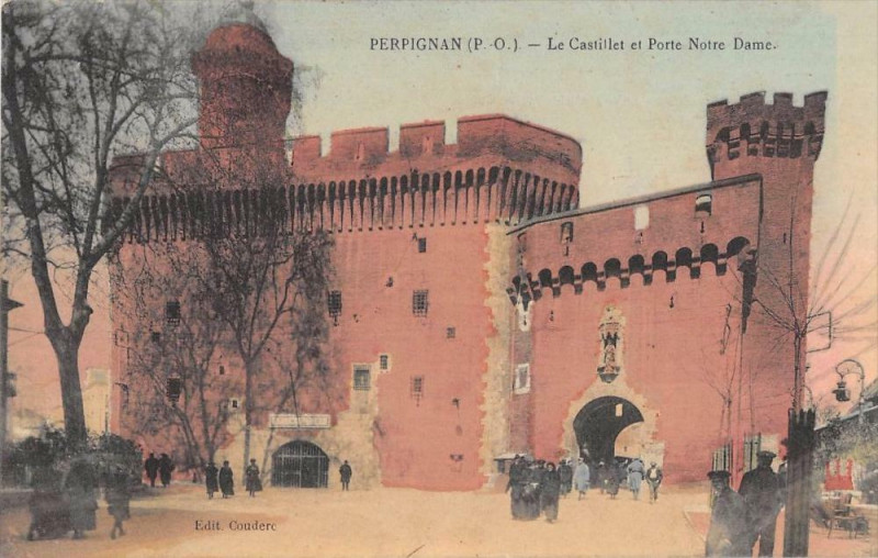 Carte postale ancienne Perpignan Le Castillet Et Porte Notre Dame à Perpignan