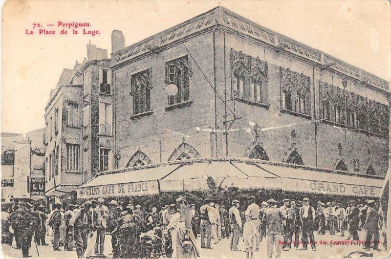 Carte postale ancienne Perpignan La Place De  Loge à Perpignan