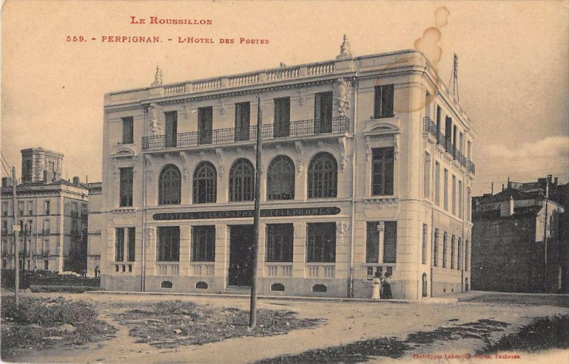 Carte postale ancienne Perpignan L'Hotel Des Postes à Perpignan