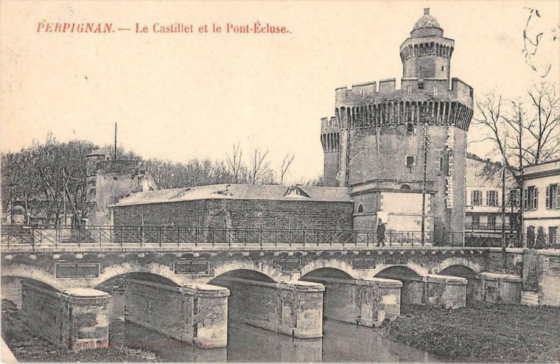Carte postale ancienne Perpignan Le Castillet Et Pont Ecluse à Perpignan
