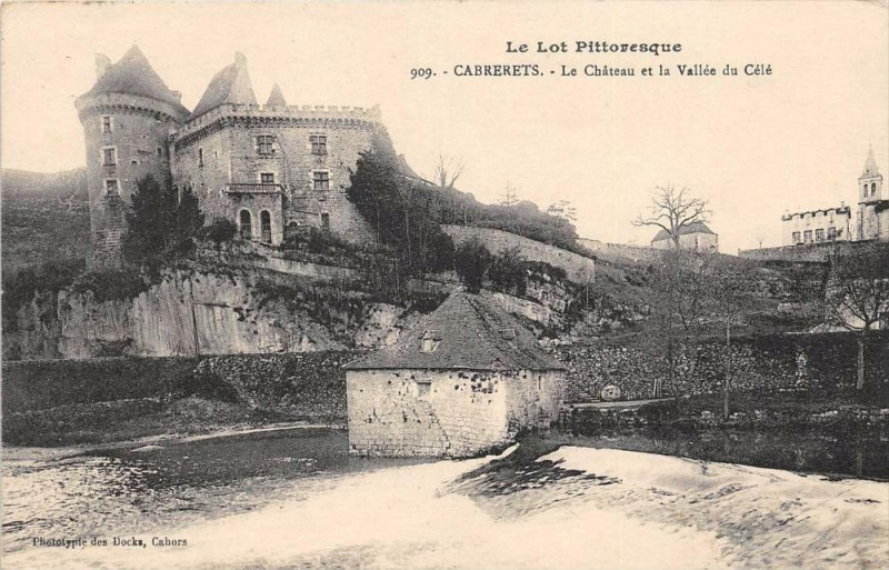 Carte postale ancienne Cabrerets Le Chateau Vallee Du Cele à Cabrerets