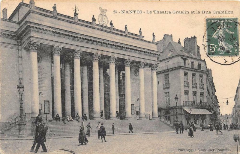 Carte postale ancienne Nantes Le Theatre Graslin Et Rue Crebillon à Nantes