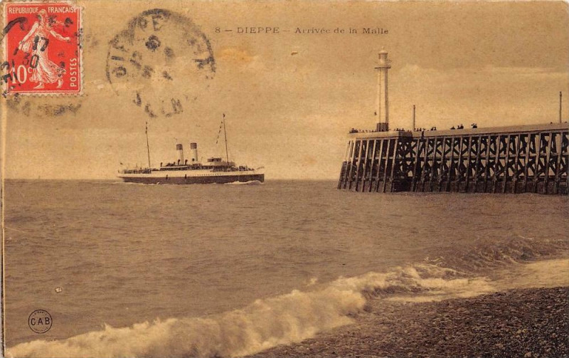Carte postale ancienne Dieppe Arrivee De La Malle (cpa émail à Dieppe
