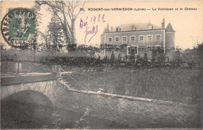 Carte postale ancienne Nogent Sur Vernisson Le Vernisson Et Chateau à Nogent-sur-Vernisson
