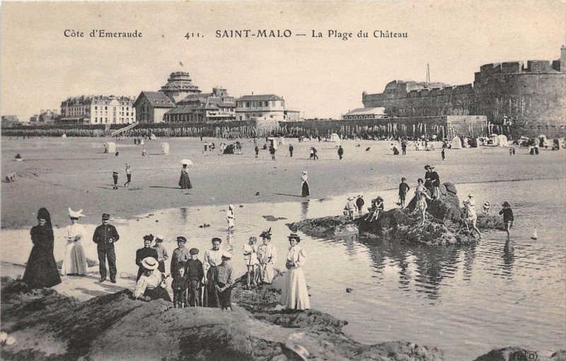 Carte postale ancienne Saint Malo La Plage Du Chateau à Saint-Malo