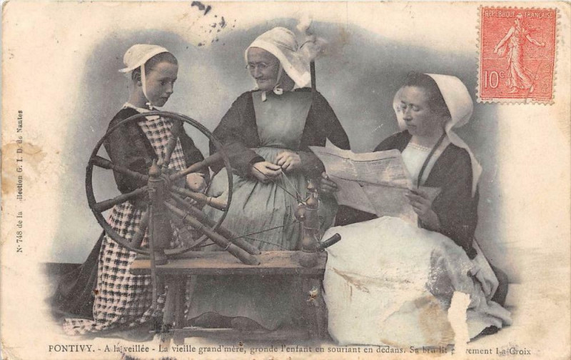 Carte postale ancienne Pontivy A La Veillee La Vieille Grand Mere Gronde L'Enfant à Pontivy