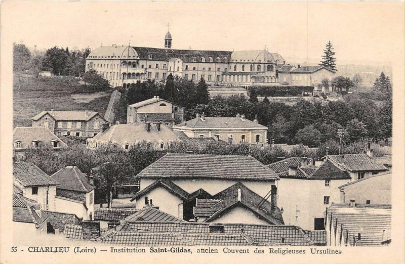 Carte postale ancienne Charlieu Institution Saint-Gildas à Charlieu