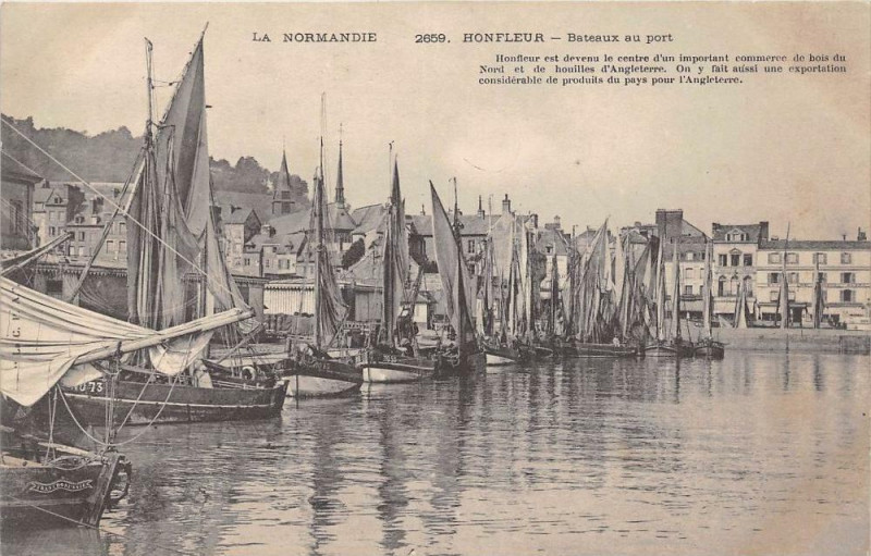 Carte postale ancienne Honfleur Bateaux Au Port (dos non divisé) à Honfleur