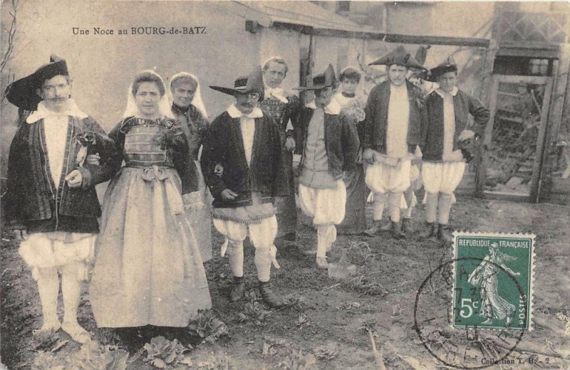 Carte postale ancienne Une Noce Au Bourg De Batz