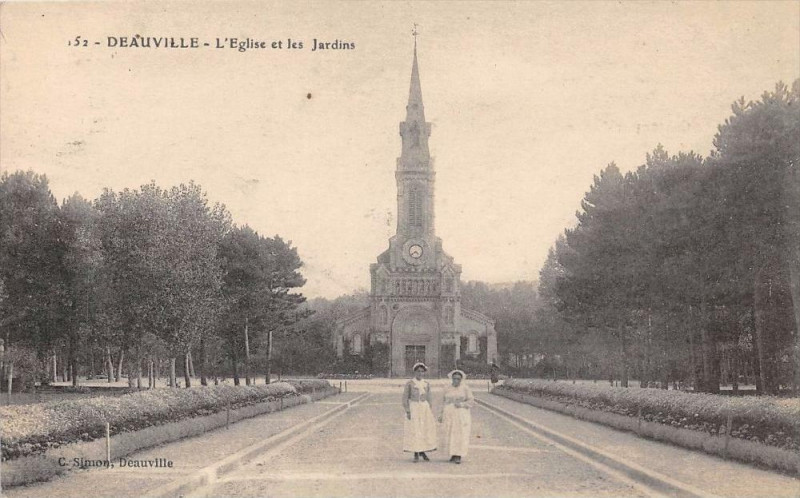 Carte postale ancienne Deauville L'Eglise Et Les Jardins à Deauville