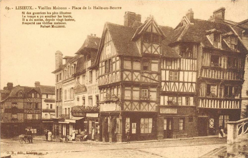 Carte postale ancienne Lisieux Place De La Halle Aux Beurres à Lisieux