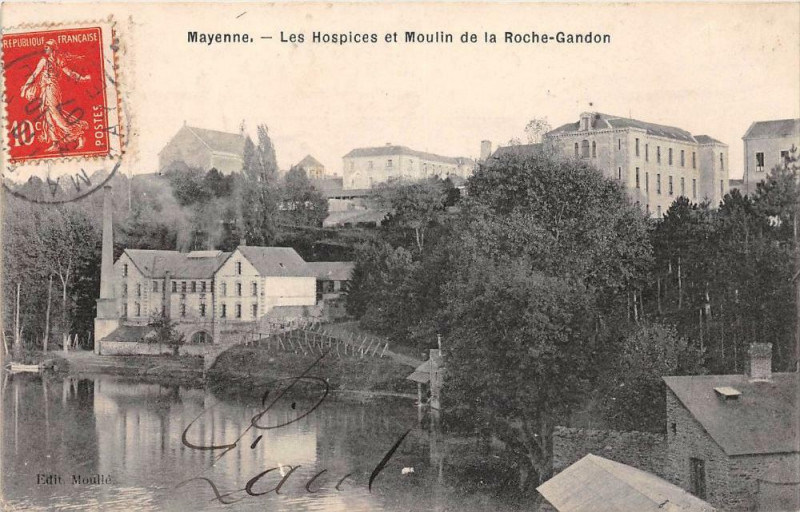 Carte postale ancienne Mayenne Les Hospices Moulin Roche Gandon à Mayenne