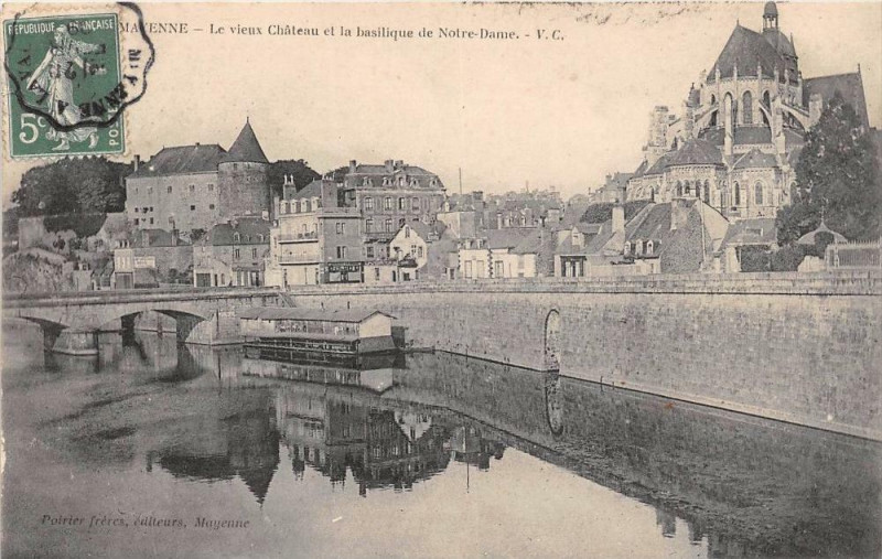 Carte postale ancienne Mayenne Le Vieux Chateau Et La Bsilique à Mayenne