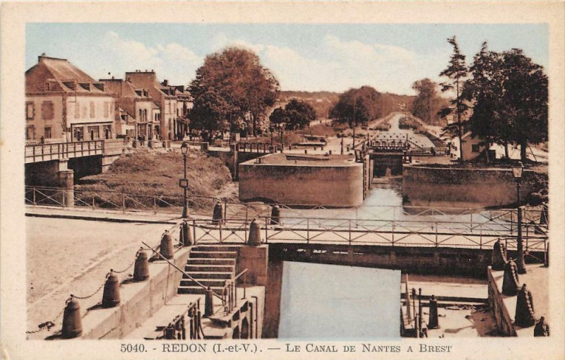 Carte postale ancienne Le Canal de Nantes à Brest à Redon