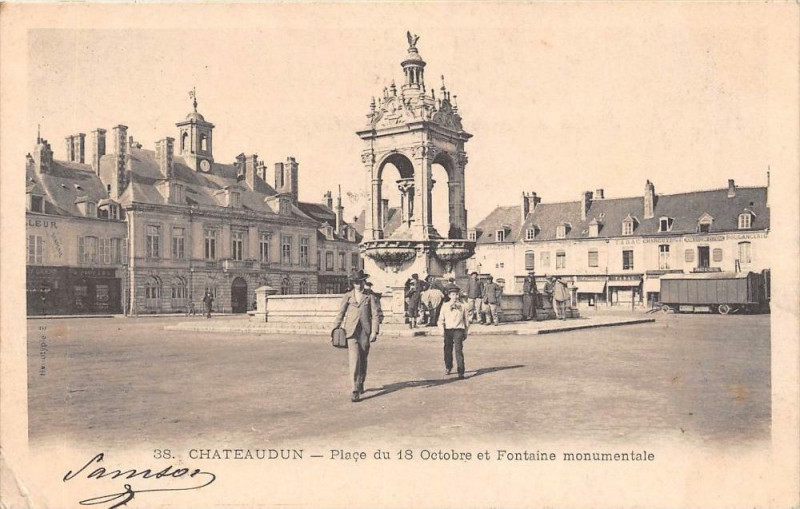 Carte postale ancienne Chateaudun Place Du 18 Octobre (dos non divisé) à Châteaudun