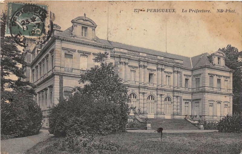Carte postale ancienne Perigueux La Prefecture à Périgueux