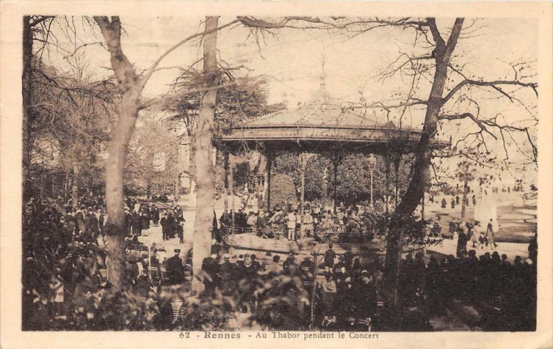 Carte postale ancienne Rennes Au Thabor Pendant Le Concert à Rennes