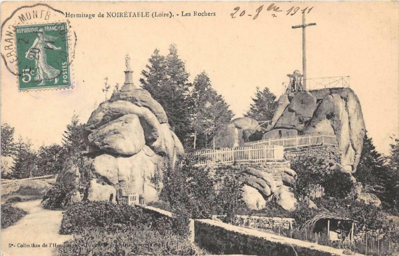 Carte postale ancienne Hermitage De Noiretable Rochers à Noirétable