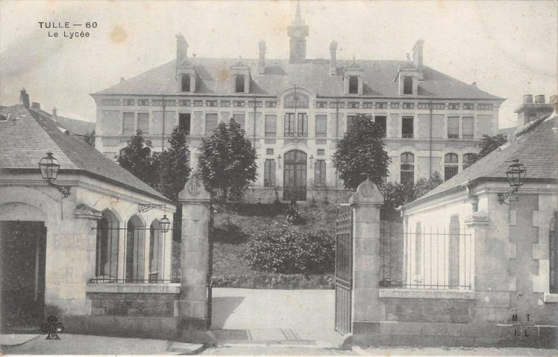 Carte postale ancienne Tulle Le Lycee (dos non divisé) à Tulle