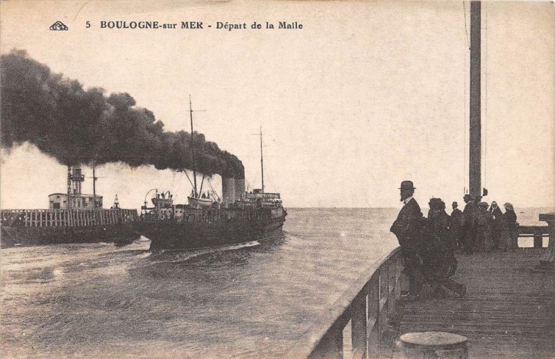 Carte postale ancienne Boulogne Depart De La Malle