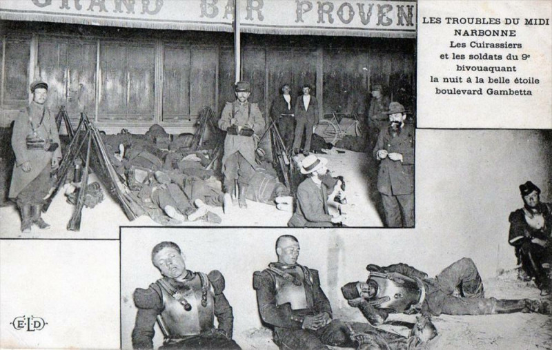Carte postale ancienne Narbonne Troubles Du Midi Les Cuirassiers Et Les Soldats Du 9e Bivouaquan à Narbonne