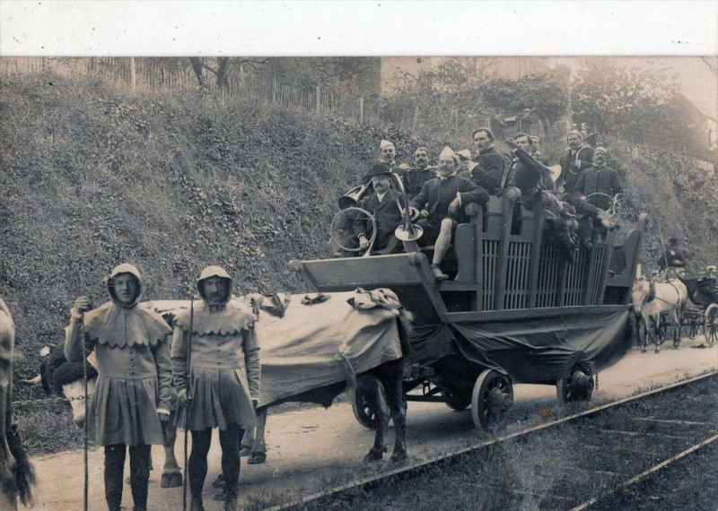 Carte postale ancienne Veritable Carte Photo Situee Au Verso (Je T'Envoie Cette Carte D'Un Des C