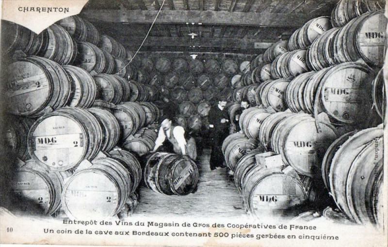 Carte postale ancienne Charenton Entrepot Des Vins Magasin De Gros Cooperative De France Un Coin