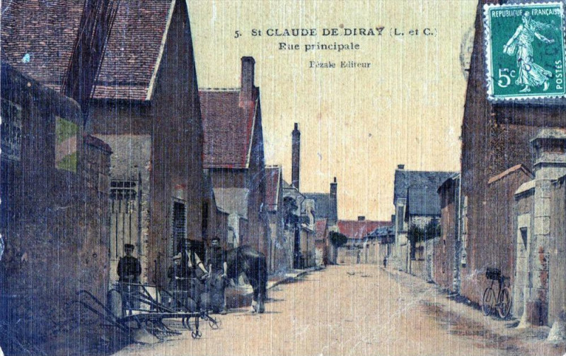 Carte postale ancienne Saint Claude De Diray Rue Principale (cpa toilée émaillée)  Marechal Ferr à Saint-Claude-de-Diray