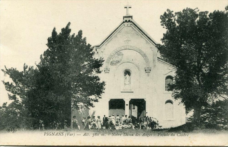 Carte postale ancienne Pignans Notre Dame Des Anges Facade Du Cloitre à Pignans