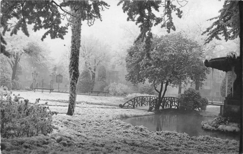 Carte postale ancienne Agen Sous La Neige Carte Photo Decembre 1931 Un Coin Du Jardin Du Xiv Jui à Agen
