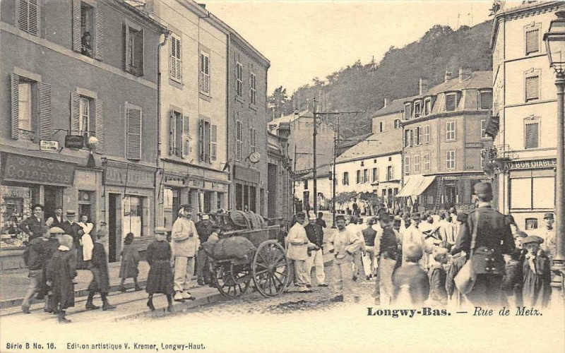 Carte postale ancienne Longwy Bas Rue De Metz (très belle cpa cliché pas courant (dos non divisé à Longwy