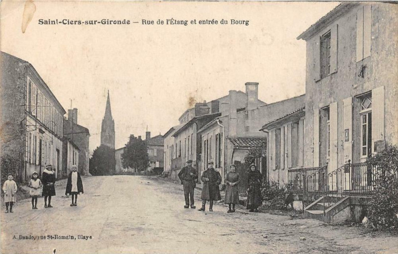 Carte postale ancienne Saint Ciers Sur Gironde Rue De L'Etang Et Entree Du Bourg (belle animatio à Bourg
