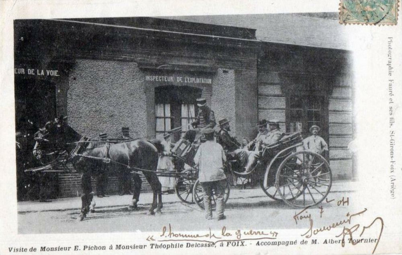 Carte postale ancienne Foix Visite de Monsieur E.Pichon a Monsieur Théophile Delcassé a Foix Acc à Foix