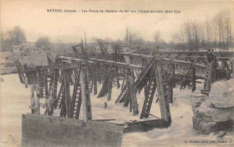 Carte postale ancienne Rethel Les Ponts De Chemin De Fer Sur L'Aisne Detruits Deux Fois à Rethel