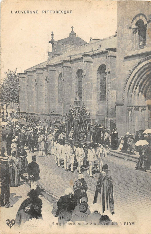 Carte postale ancienne La Procession De Saint Amable A Riom à Riom
