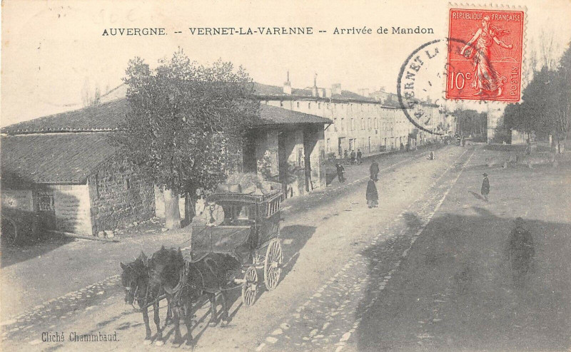 Carte postale ancienne Vernet La Varenne Arrivee De Mandon (Diligence