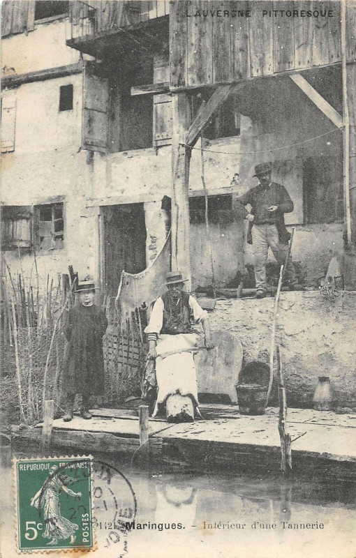 Carte postale ancienne Maringues Interieur D'Une Tannerie à Maringues