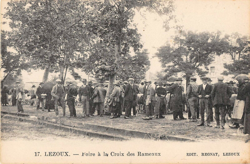 Carte postale ancienne Lezoux Foire A La Croix Des Rameaux cliché N°2 à Lezoux