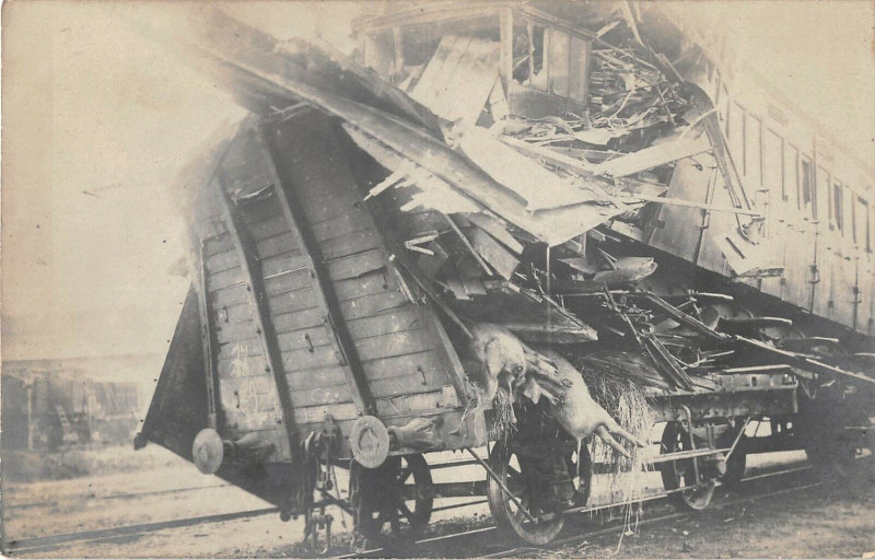 Carte postale ancienne Clermont Ferrand Carte Photo Accident Train Interieur De La Gare cliché 1 à Clermont-Ferrand