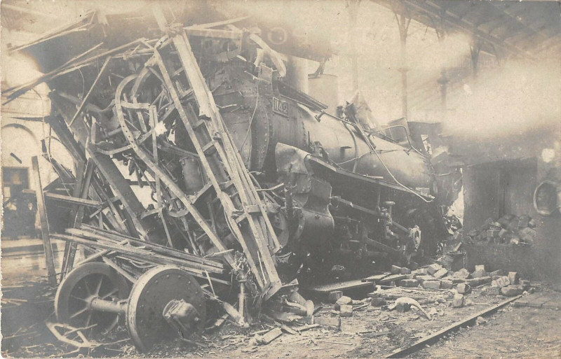 Carte postale ancienne Clermont Ferrand Carte Photo Accident Train Interieur De La Gare cliché 3 à Clermont-Ferrand